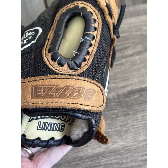 Louisville Slugger Genesis 1884 EZ LOC 11" Youth Baseball Glove - Picture 6 of 9